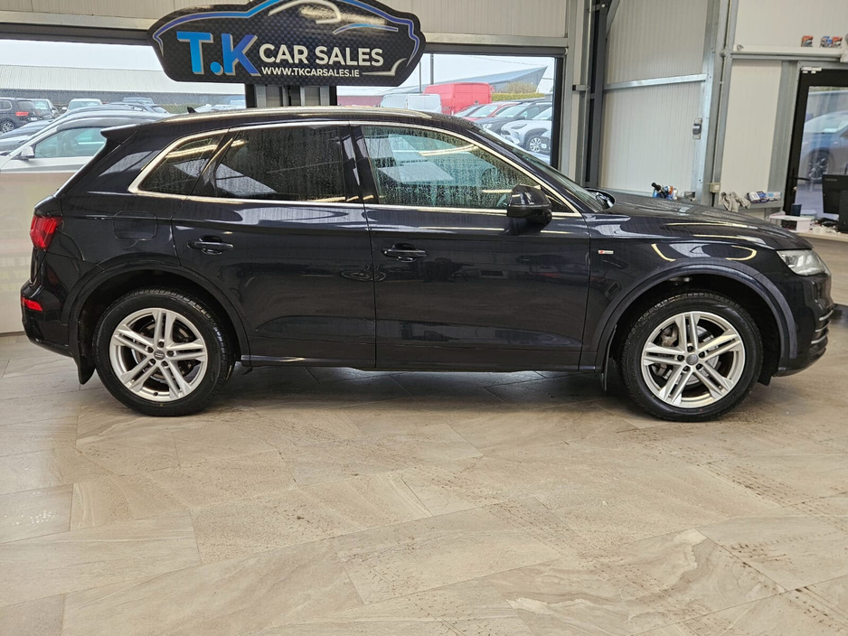 2020 Audi Q5 - image 2