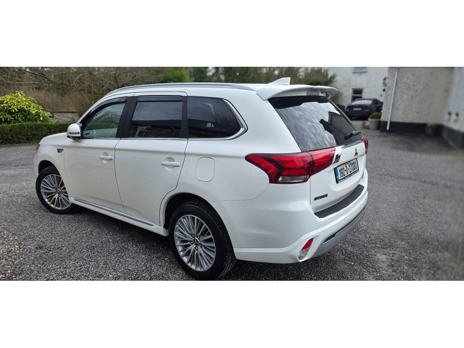 2019 Mitsubishi Outlander - image 7