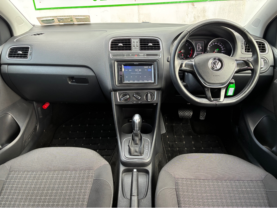 2014 Volkswagen Polo - image 10