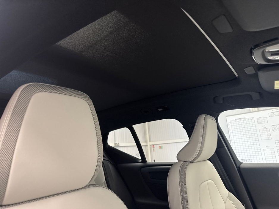 2026 Volvo EX40 - image 23