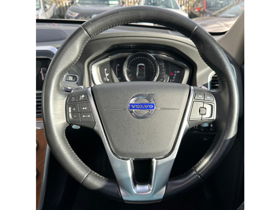 2017 Volvo XC60 - image 17