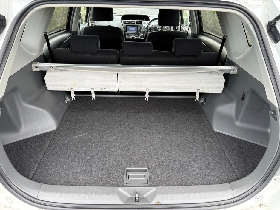 2014 Toyota Prius - image 9