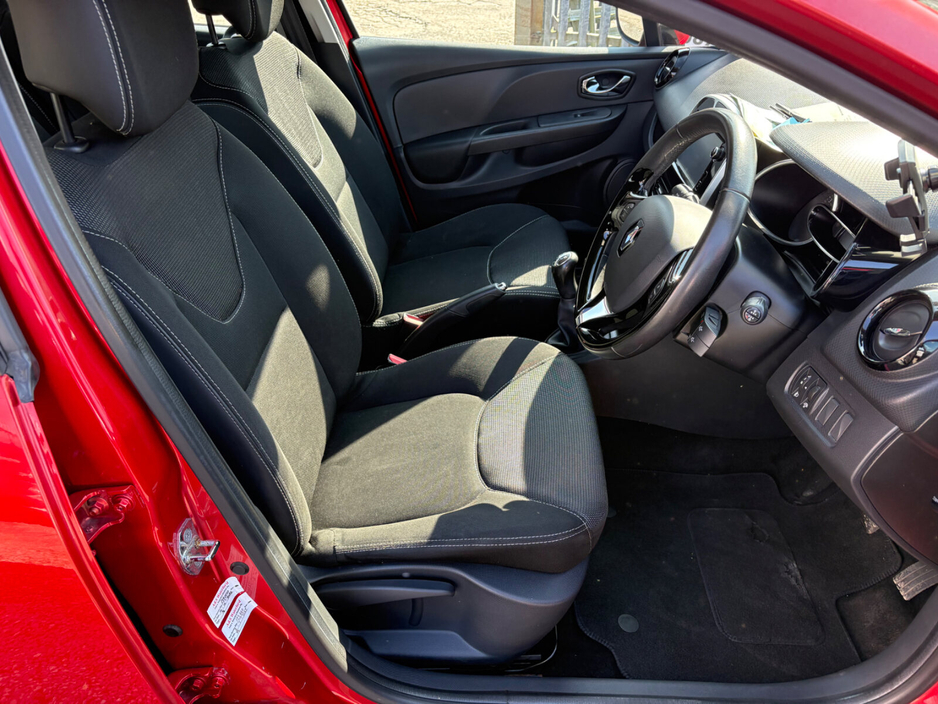 2015 Renault Clio - image 11