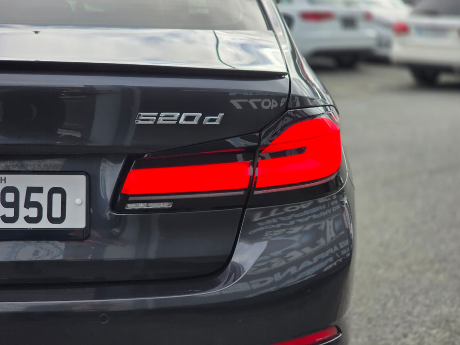 2018 BMW 5 Series - image 27