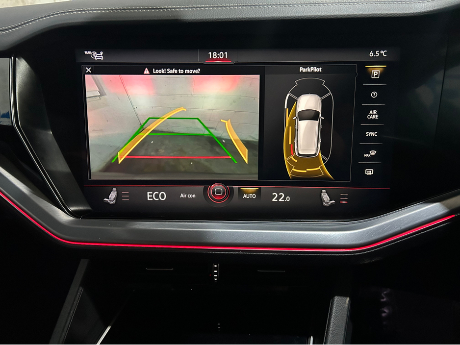 2021 Volkswagen Touareg - image 12