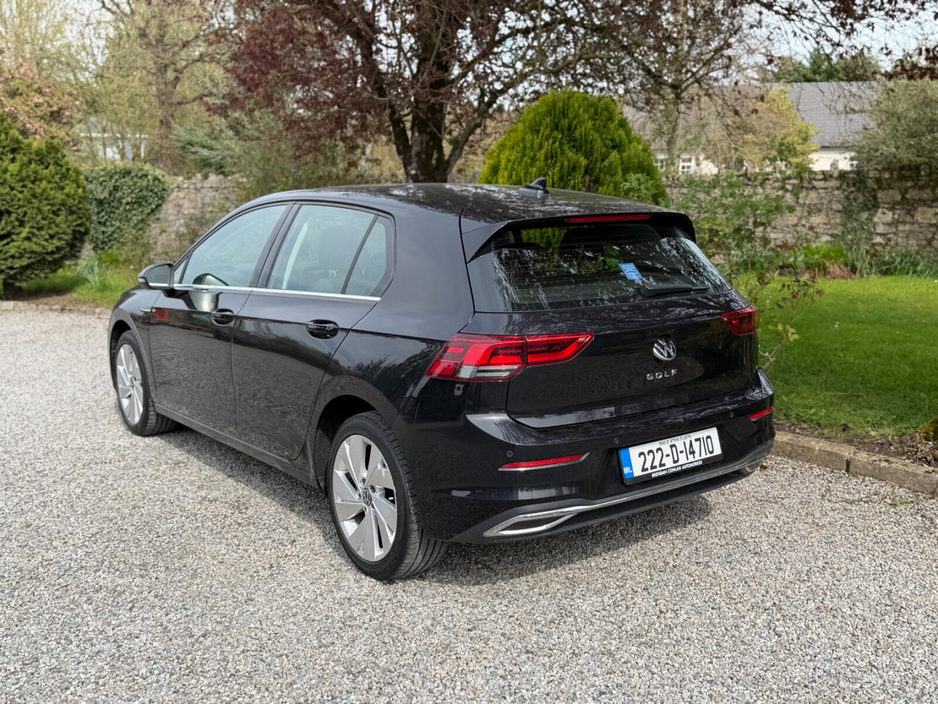 2022 Volkswagen Golf - image 13