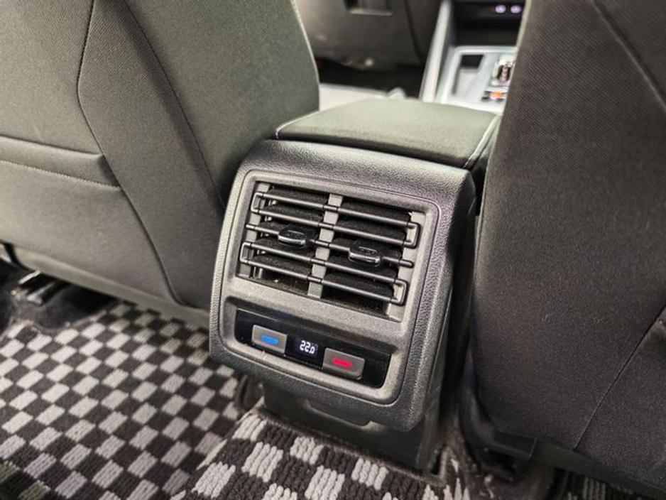 2021 Volkswagen Golf - image 8