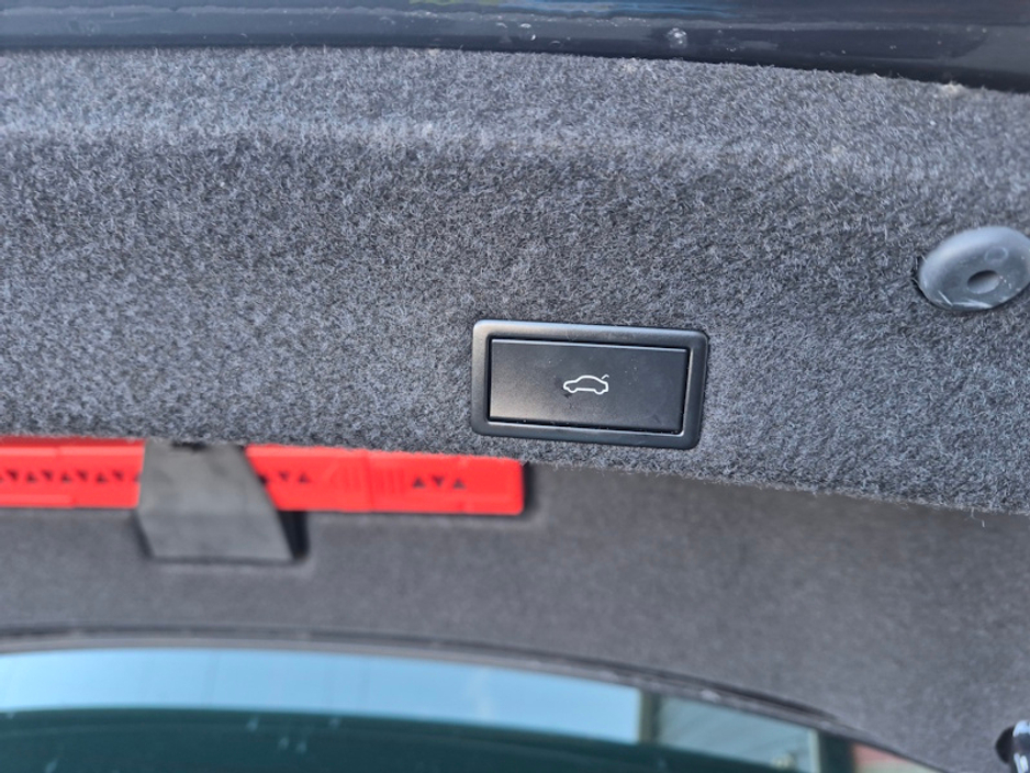 2016 Volkswagen Passat - image 12