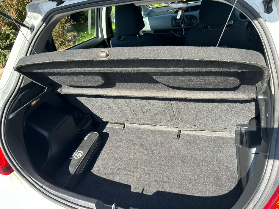 2016 Toyota Yaris - image 18