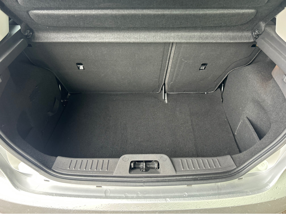 2015 Ford Fiesta - image 3