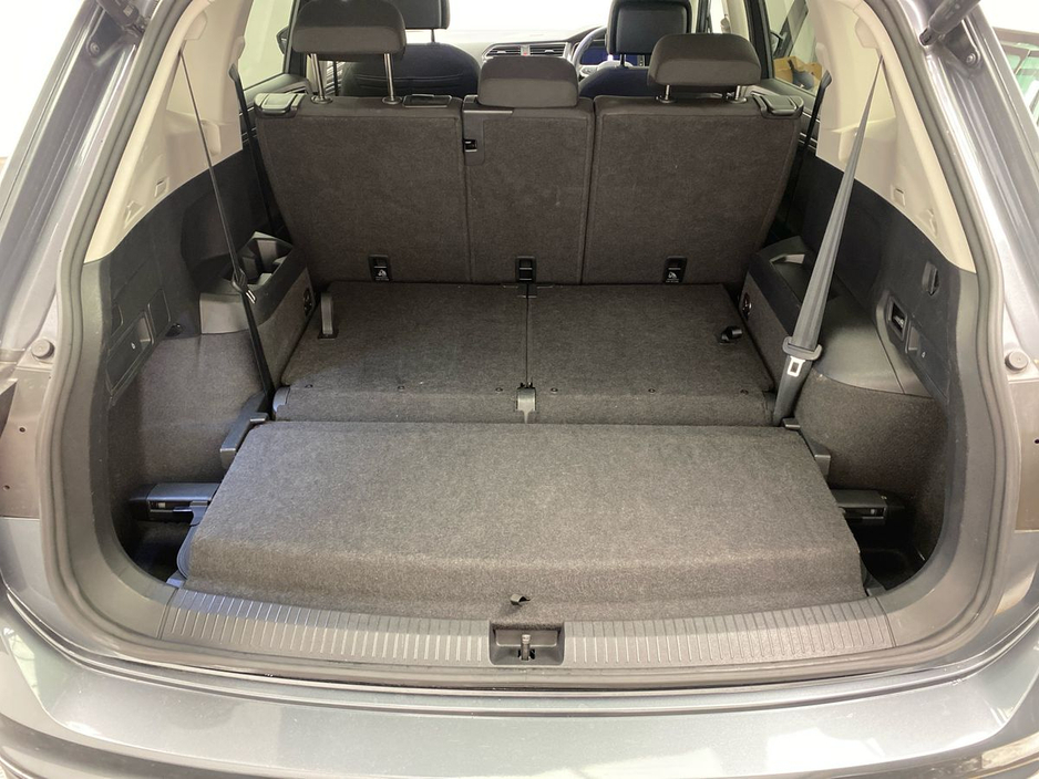 2024 Volkswagen Tiguan - image 9