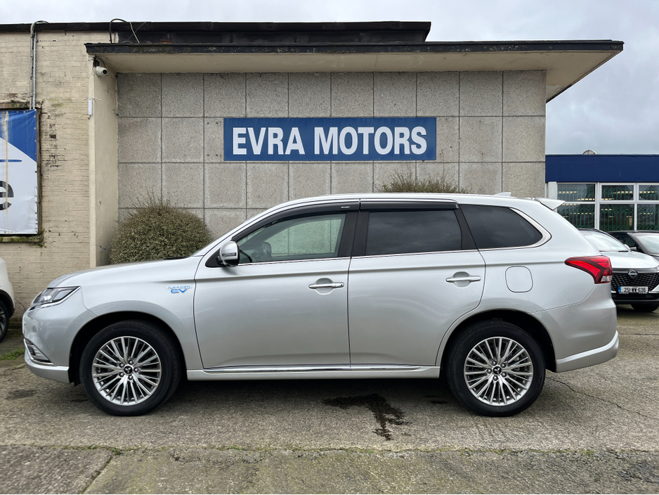 2020 Mitsubishi Outlander - image 6