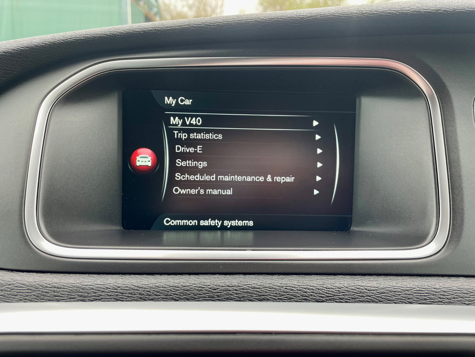 2017 Volvo V40 - image 36