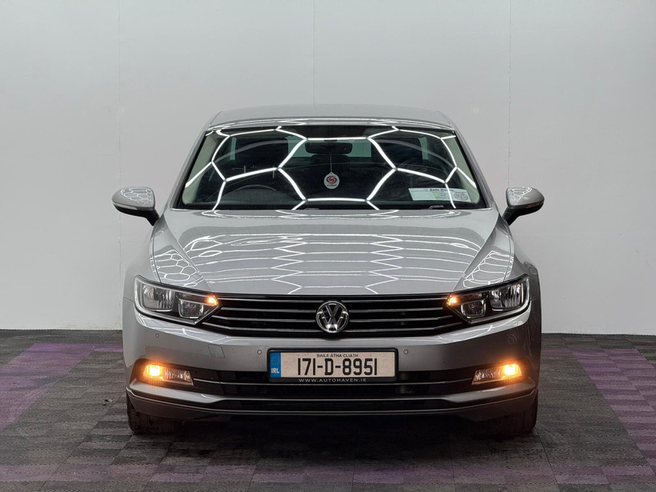2017 Volkswagen Passat - image 2