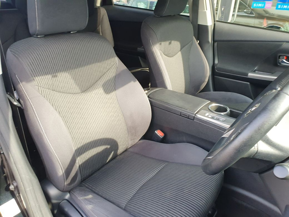 2016 Toyota Prius+ - image 9