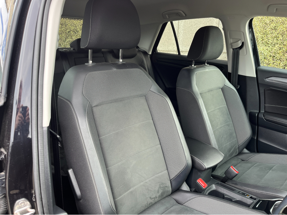 2023 Volkswagen T-Roc - image 12