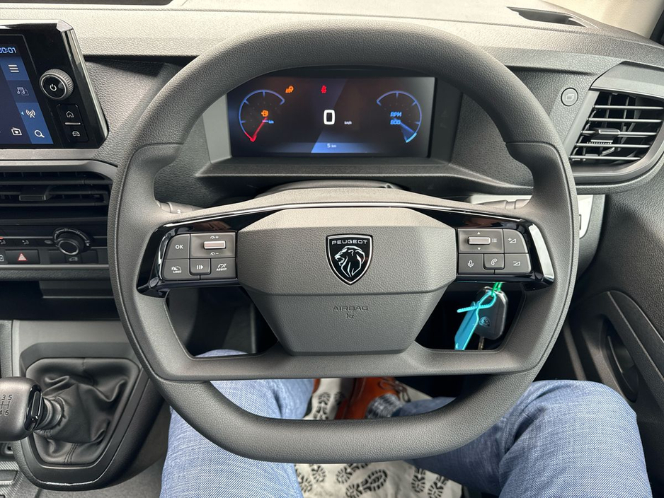 2026 Peugeot Expert - image 14