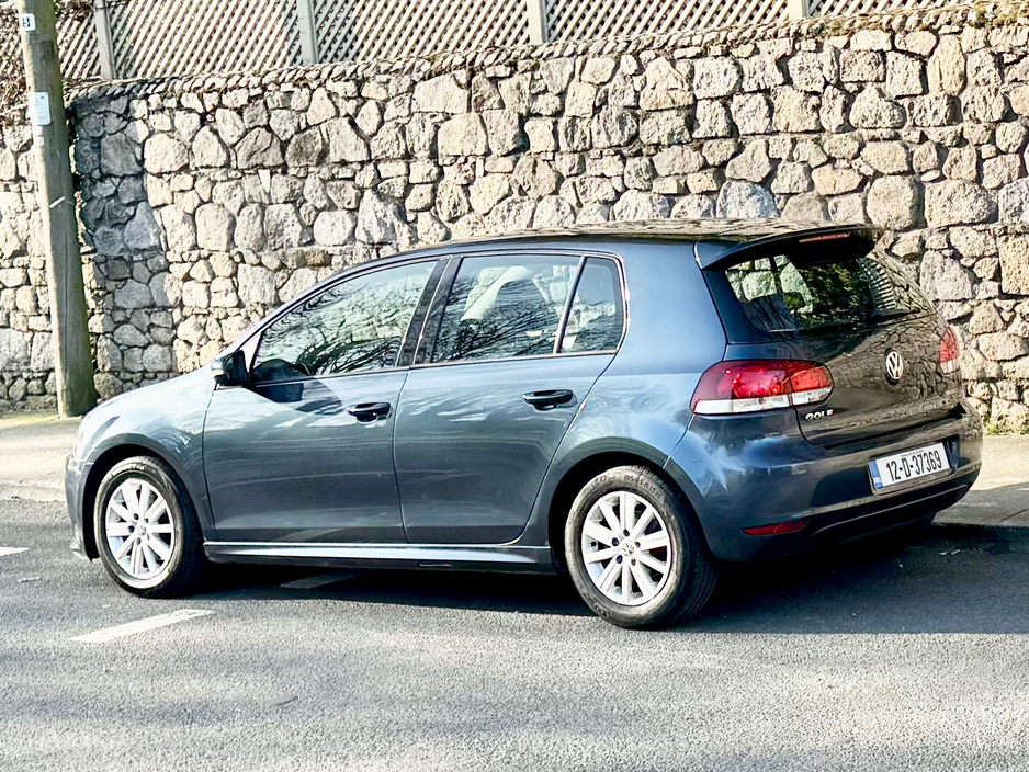 2012 Volkswagen Golf - image 5