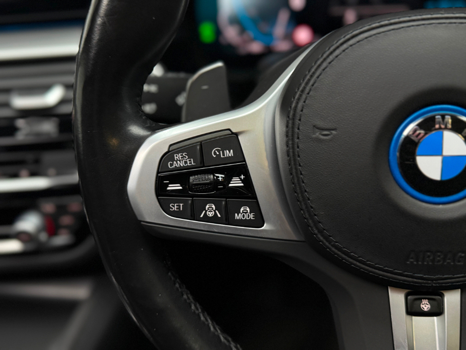 2023 BMW 5 Series - image 22