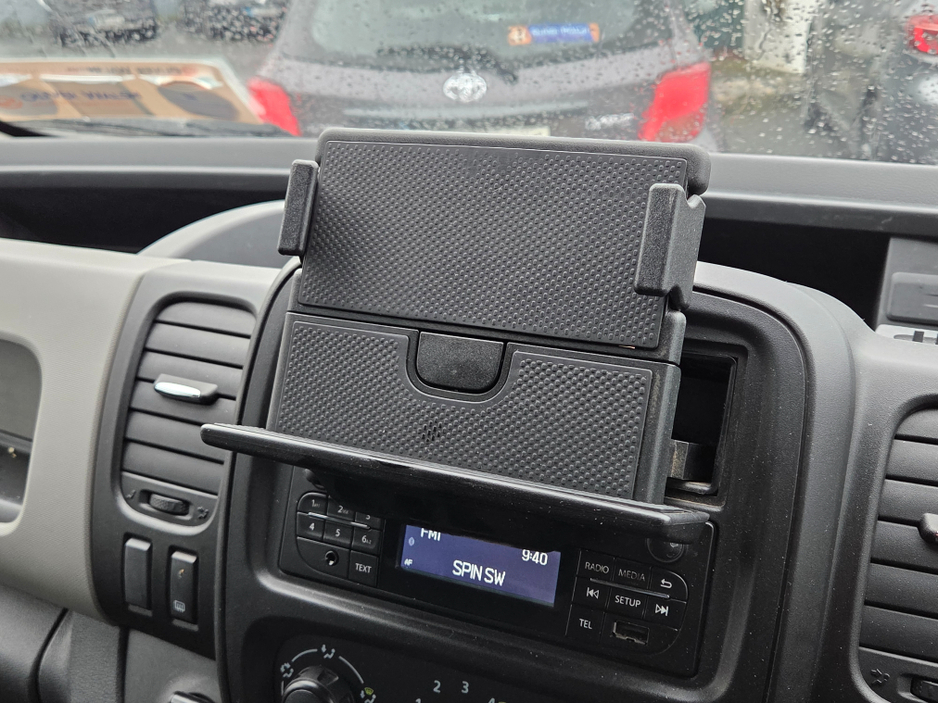 2018 Nissan NV300 - image 15