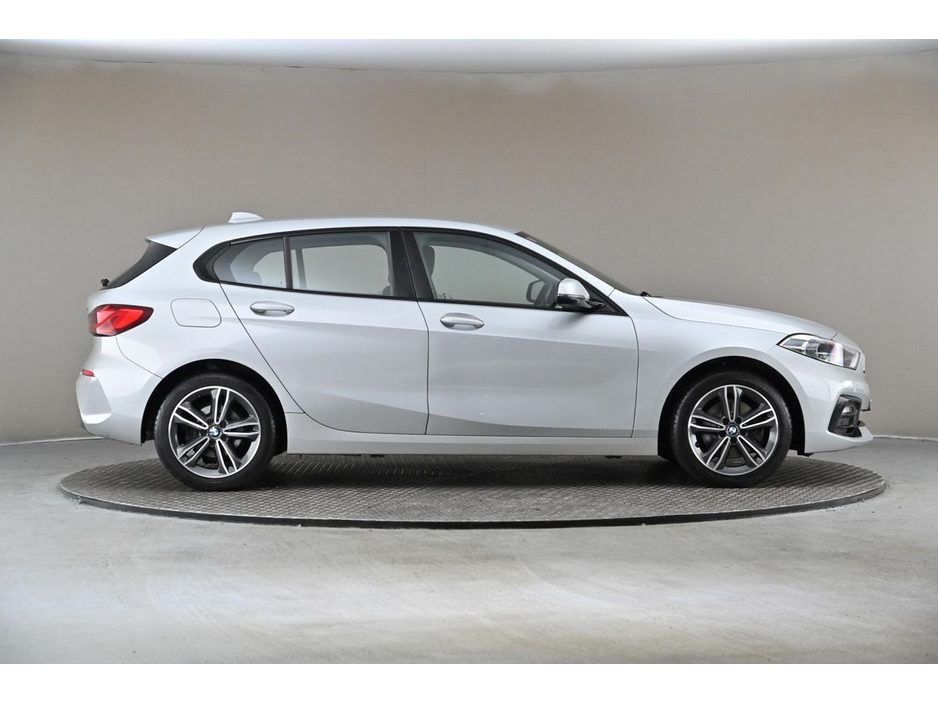 2020 BMW 1 Series - image 11