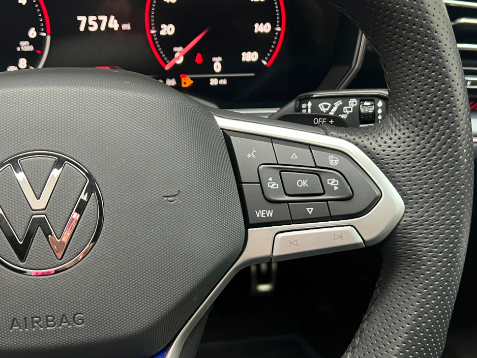 2025 Volkswagen Touareg R V6 3.0 TSI PHEV 462HP €89,990