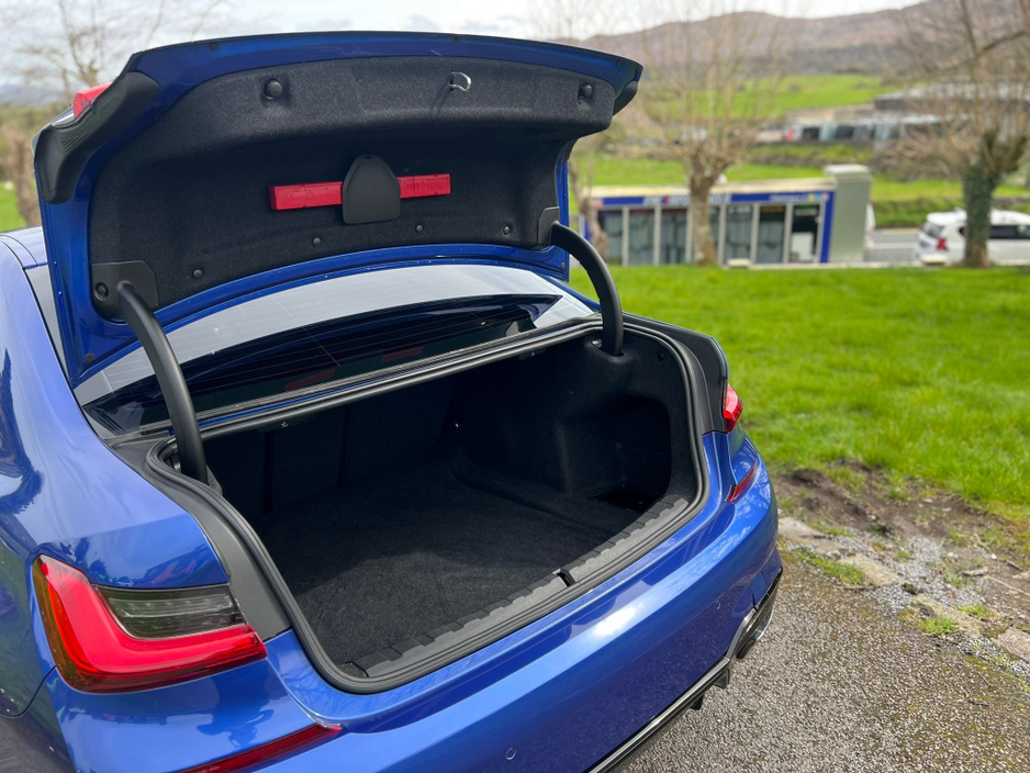 2019 BMW 3 Series - image 5