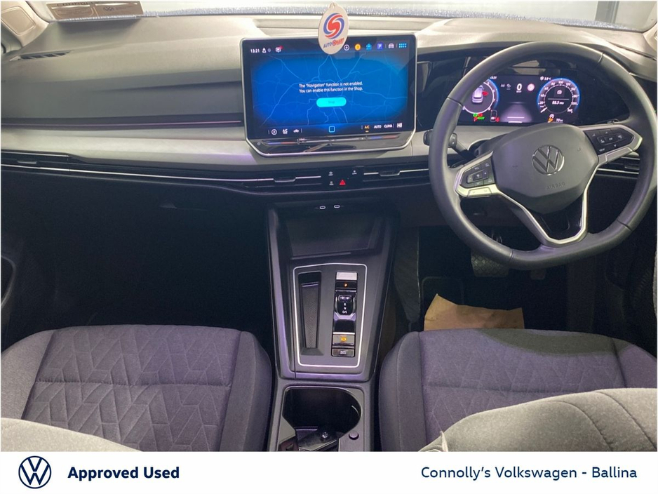 2025 Volkswagen Golf - image 2