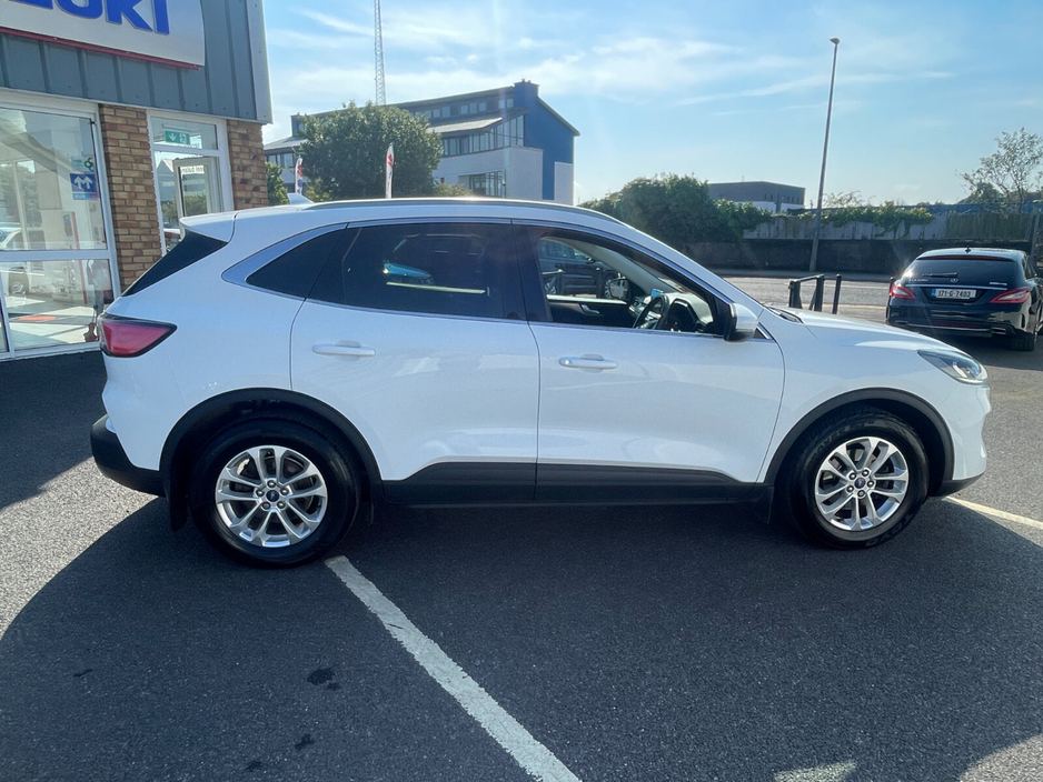 2020 Ford Kuga - image 9