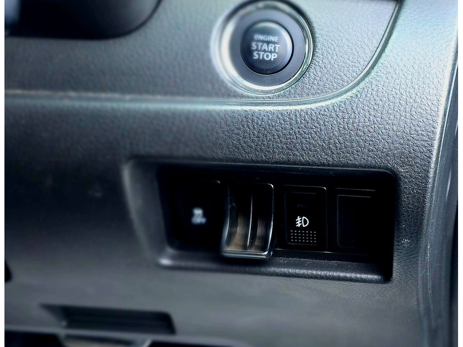 2013 Suzuki Swift - image 26