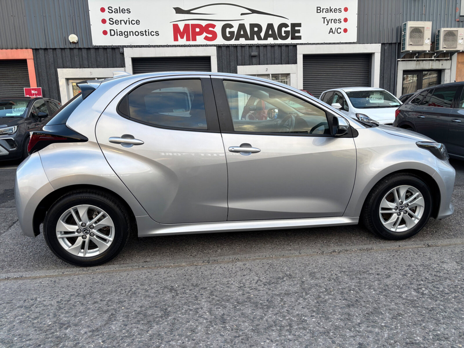 2023 Mazda Mazda2 - image 5