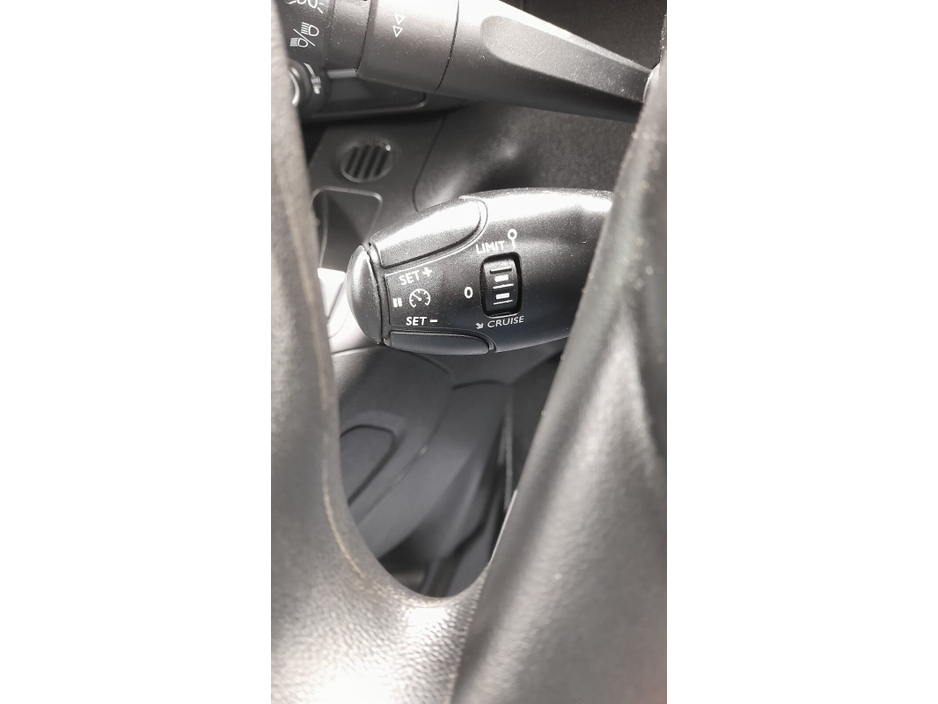 2021 Peugeot Partner - image 9