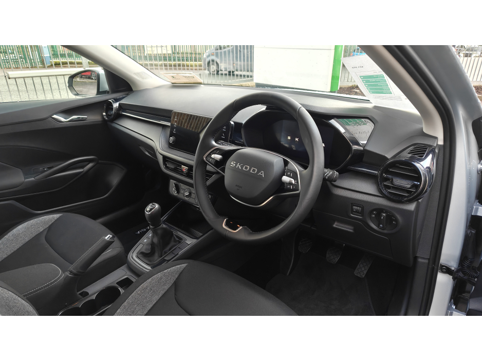 2025 Skoda Fabia ESSENCE 1.0 MPI 80BHP-AS NEW- A/C+REAR PARK ASSIST-LEATHER STEERING WHEEL €21,950