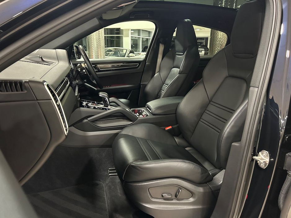 2023 Porsche Cayenne - image 16