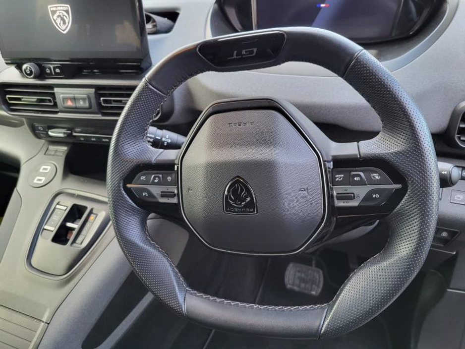 2025 Peugeot Rifter - image 21