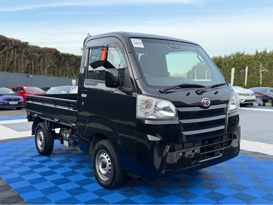 2019 Daihatsu Fourtrak - image 12