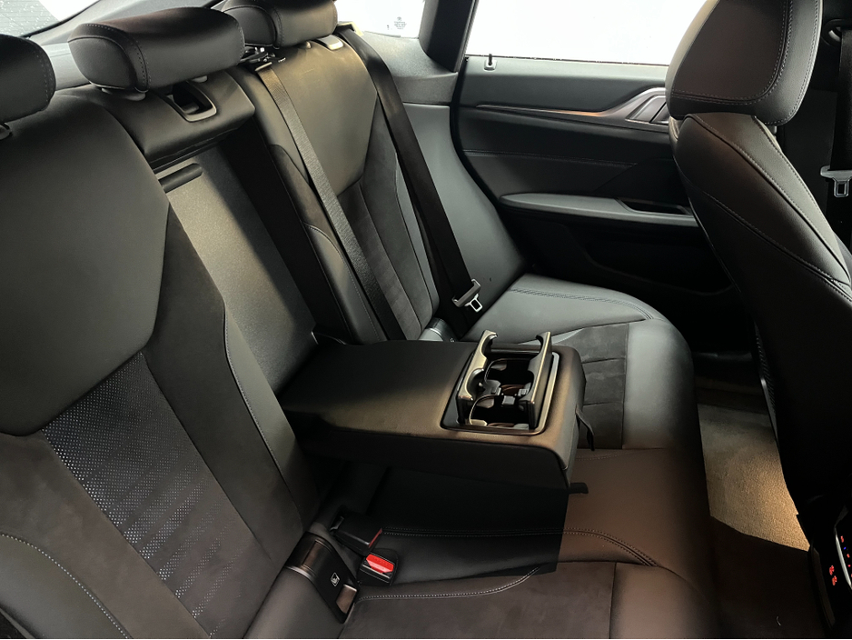 2023 BMW i4 - image 15