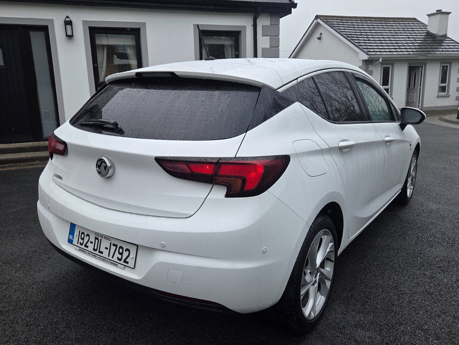 2019 Vauxhall Astra - image 6