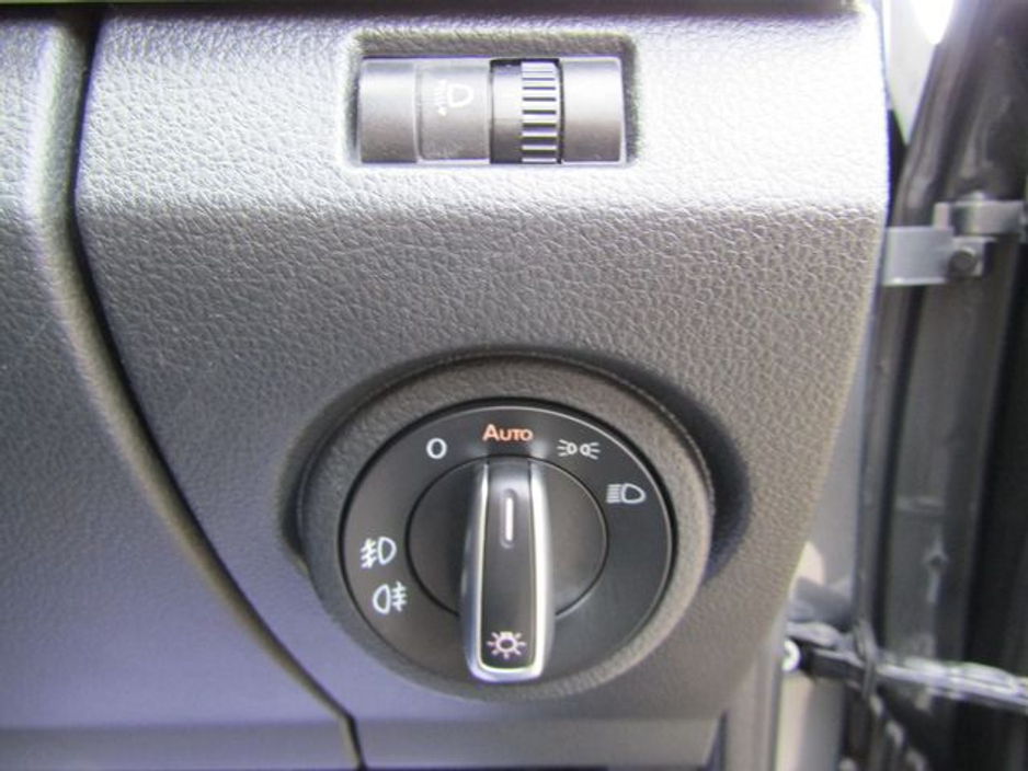 2017 Volkswagen Amarok - image 27