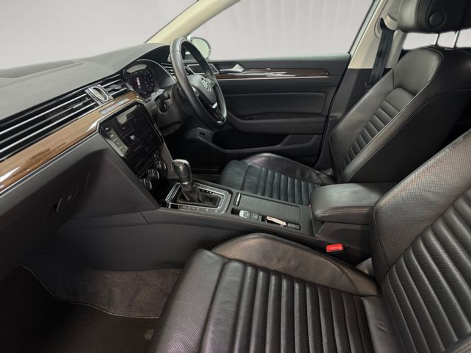 2019 Volkswagen Passat - image 17