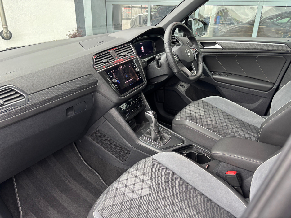 2024 Volkswagen Tiguan - image 12