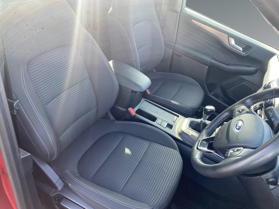 2022 Ford Kuga - image 9