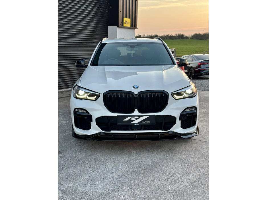 2020 BMW X5 - image 5