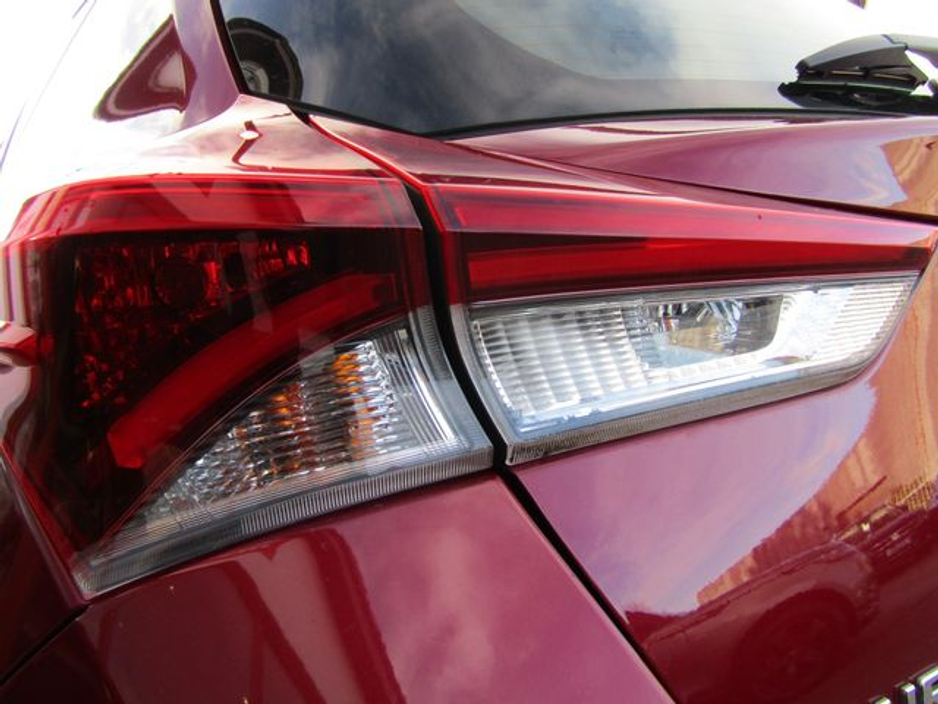 2018 Toyota Auris Hybrid Luna 4DR Auto €16,950