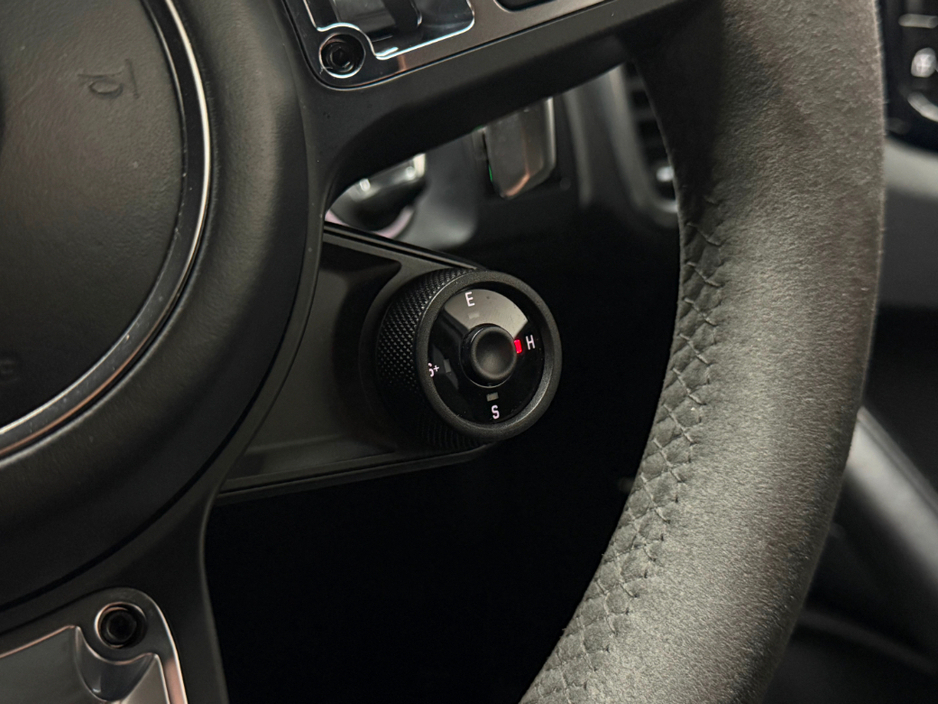 2021 Porsche Cayenne - image 22