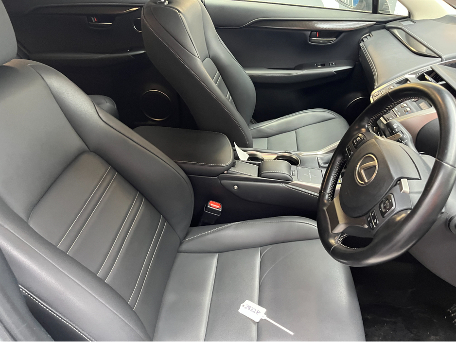 2020 Lexus NX 300 h - image 12