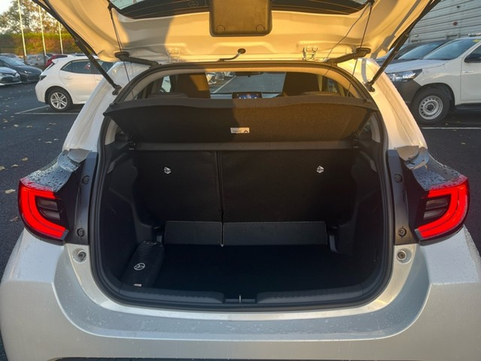 2025 Toyota Yaris YARIS LUNA SPORT €28,888