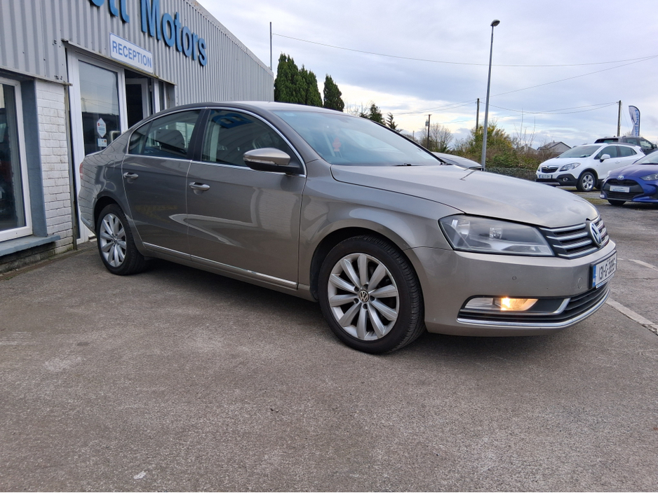 2013 Volkswagen Passat - image 5