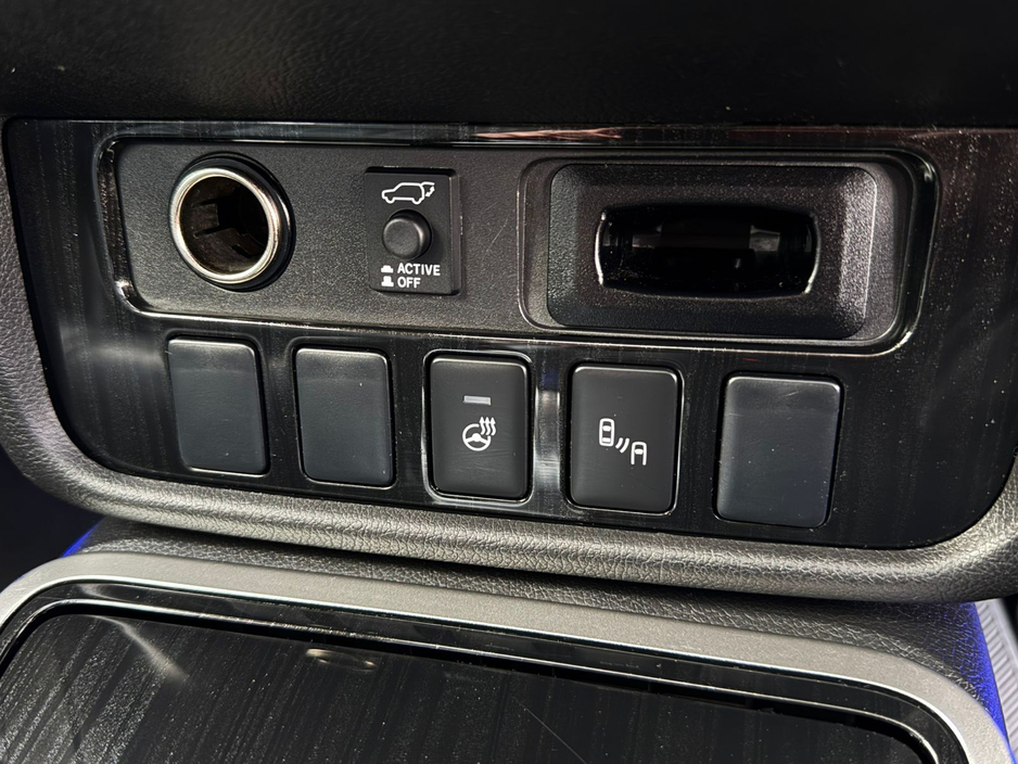 2017 Mitsubishi Outlander - image 30