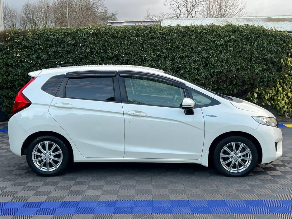 2016 Honda Fit L-PACKAGE 1.5 HYBRID // SERVICE HISTORY // HALF LEATHER SEATS // CRUISE CONTROL €10,900